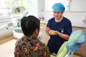 烟台市口腔医院老年口腔科孙学武：残牙不管 留小疾成大患图片