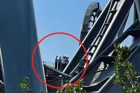 环球影城过山车中途悬停 岂能赔偿一张速通票了之图片