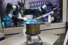 能穿针还能制作冰淇淋“身怀绝技”的机器人亮相智博会图片