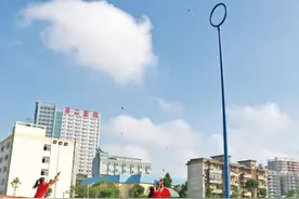 是真的！这个地方中考考抛绣球图片