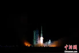 中国航天首次径向交会对接 4个航天器成功在太空组成“T”字图片