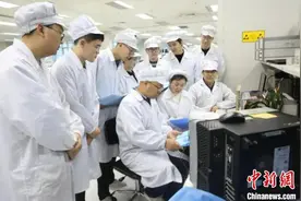 舱载医监设备主机成“临床护士”为航天员提供医学保障图片