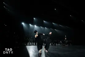 魔性舞蹈引发全网模仿，阿朵：大家已经超越了我丨专访图片