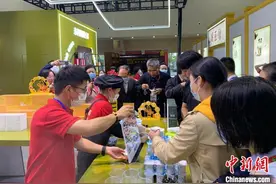 八千药商掘金“药交会”当日成交额逾120亿元（图）图片