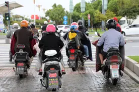 戴头盔是为了交警？看看这个！图片