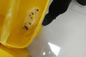 杭州一诊所被罚，护士竟然拿用过的针头……网友怒了图片