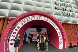 上海时装周闭幕，八百年前“光明之城”在新天地太平湖重现图片