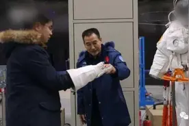 出舱后翟志刚怕地球飘跑了！这个“走得最快的中国人”充满了等待……图片