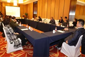 面向新时代的文学写作 两届“十月签约作家”对话在京举办图片