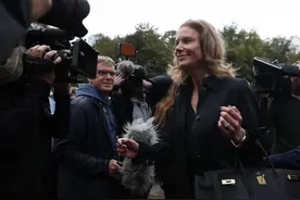 太阳报介绍纽卡新任女老板：曾拒英国王子求婚 已患脑部疾病10年图片