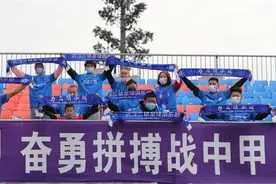 冲！冲！冲！武汉三镇队举行球迷开放日活动图片
