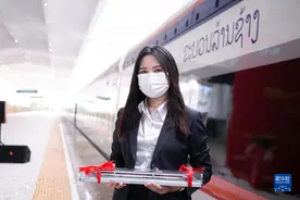 通讯：中老铁路承载老挝民众期盼图片
