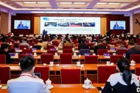 中国老年人口数量20年间自10.2%升至18.7%图片