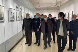 古稀笔不辍 黄昏亦青春——记国家一级美术师王学明图片