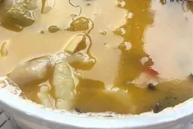 酸菜鱼里吃出钢丝球，索赔不成还被污蔑“敲诈”图片