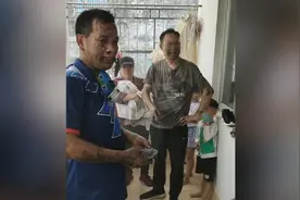 玉林一栋民宅发生火灾，两名教师冲进火场救人视频封面