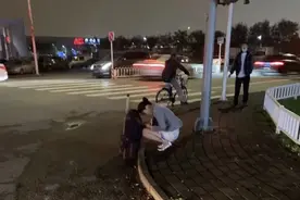 空姐挨冻后8名高管被集体拉到北京寒夜中“罚站”，海航：体验一线员工等车之苦图片