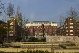 校长来了丨四川省成都市新都一中校长刘旭东：教育不能墨守成规 创新是永恒的话题图片