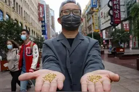 ​20万“黄金米”丢入黄浦江，艺术家回应：为了反浪费图片