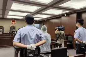 一男子偷换商家二维收款码被判刑图片
