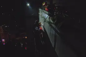 湘西一女子凌晨欲跳楼，冷静下来后自己报警：我不记得在哪一栋楼，脚冻麻了图片