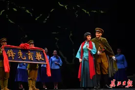 “信仰”二字贯穿始终，楚剧《向警予》全新亮相催人泪下图片