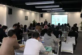 助力辖区企业开拓市场！海盐百步引进首个抖音直播基地图片
