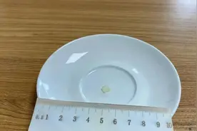 男子胆囊内取出“玻璃片”竟是这种病，医生：少见图片