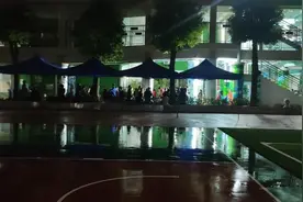探访水果湖一小学生集中医学观察点，酒店外老人深夜送物资视频封面