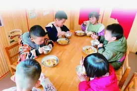 从吃饱到吃好图片
