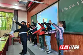 桂东交警：听指令 学指挥 道路安全入心扉图片
