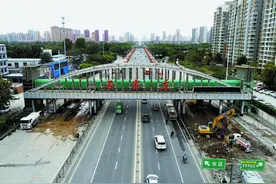 石家庄裕华高速口收费站拆除收费岛和岗亭图片