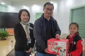 厉害！上海“10后”小囡发现教科书错误，出版社已上报修订视频封面
