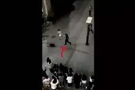 当众表白被保安踢飞音响，“公开示爱”为何讨人嫌？图片