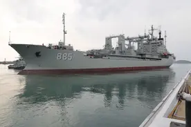 南海某陌生海区，多个作战课目背靠背展开图片