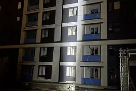 那个从7层楼高的工地上空摔落的刑警，离归队又进了一步图片