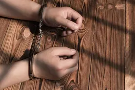 岳阳男子因琐事对女友拳打脚踢，获刑六个月图片