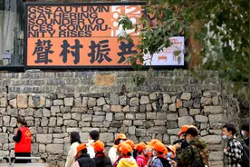 民谣明星来表演，村民唱戏发唱片，河南大南坡的秋天不一样图片