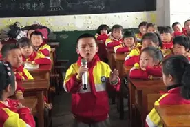 笑着笑着就哭了，小学生唱的这首歌为何令人泪流满面？图片