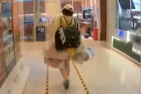 女硕士金融行业辞职投身股市，输光积蓄后疯狂盗窃超市图片