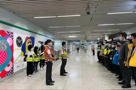 上海地铁开展“三线三站”综合应急演练图片