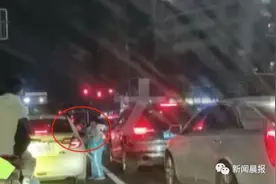河南一8岁男孩当街“打脸”成年人，网友：做了我没勇气做的事图片