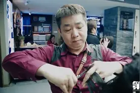侨报网评：Tony老师拿到“国务院津贴”靠不仅是一把剪刀图片