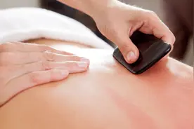 《健谈》观点丨秋冬换季，老人千万别挨冻，刮痧、拔罐提高免疫力图片