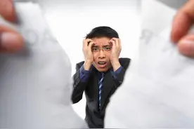 单位以员工挂靠从业资格解除劳动合同是否违法图片