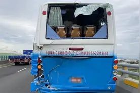 台湾彰化段高速公路发生追尾事故 致5人轻伤图片