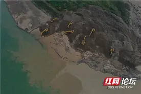 高空俯瞰澧水石门至澧县航道建设工地，像极了大型作画现场图片