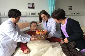 孝行齐鲁｜将护理院扮成家 燃起30多位老人的“舞林”图片