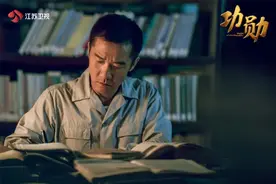 《功勋》之《袁隆平的梦》脚踏泥土仰望星空的诗意“农人”图片