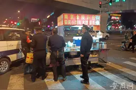“游击队”要变“正规军”合肥引导流动摊点入室经营图片